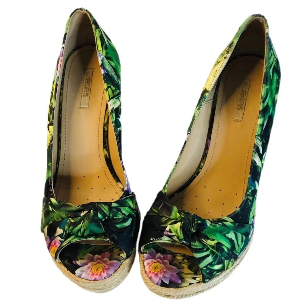 Geox heeled shoe 4 inch heel. Size 6 womenโs shoe